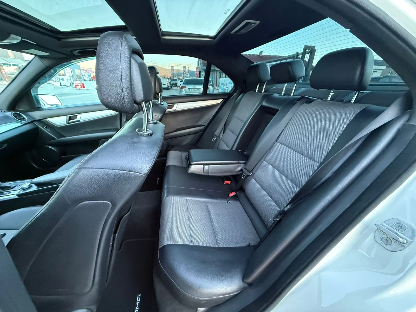 Mercedes-Benz C 250 2.2CDI 204 k.c. 4 matic AMG Панорама Топ Топ, снимка 15 - Автомобили и джипове - 54164300