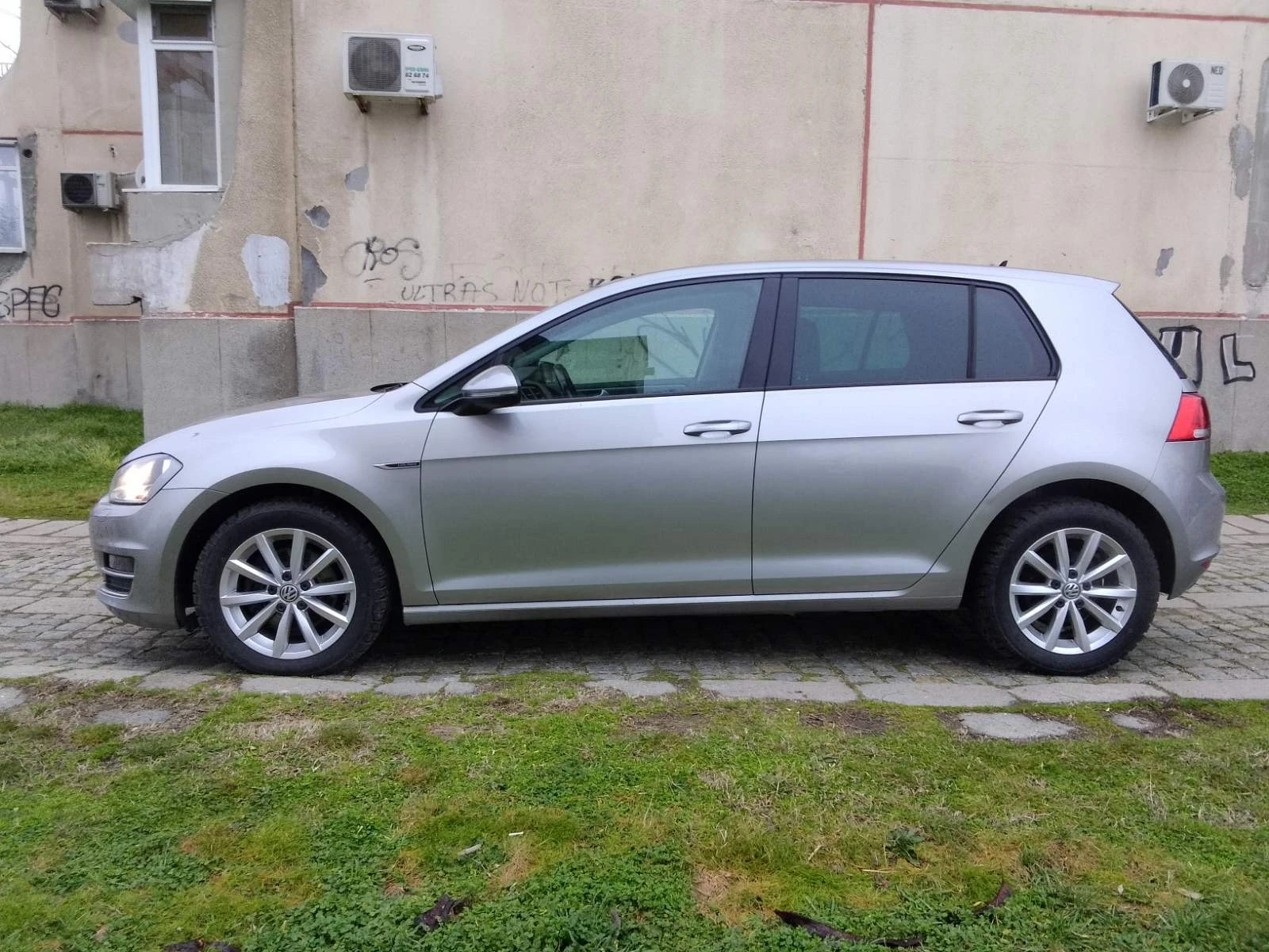 VW Golf 1.6TDI Автоматик Германия, снимка 10 - Автомобили и джипове - 54461394