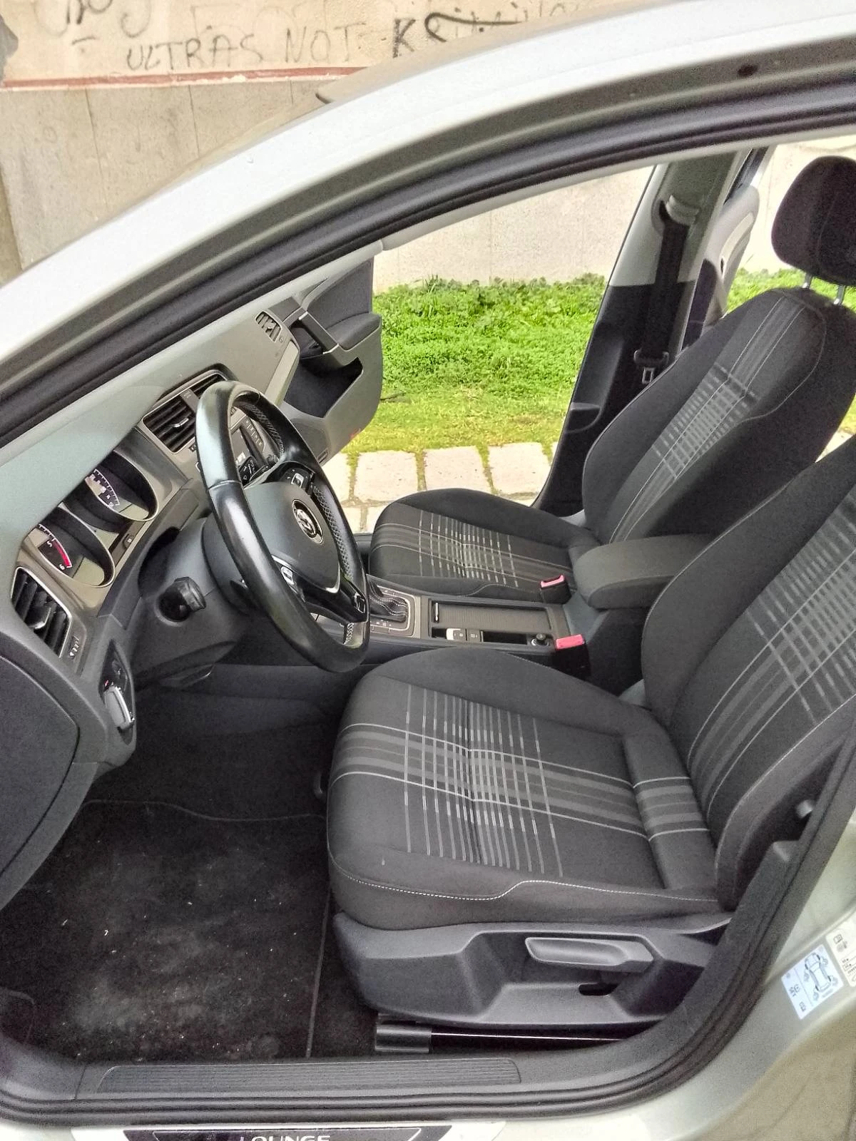 VW Golf 1.6TDI Автоматик Германия, снимка 13 - Автомобили и джипове - 54461394