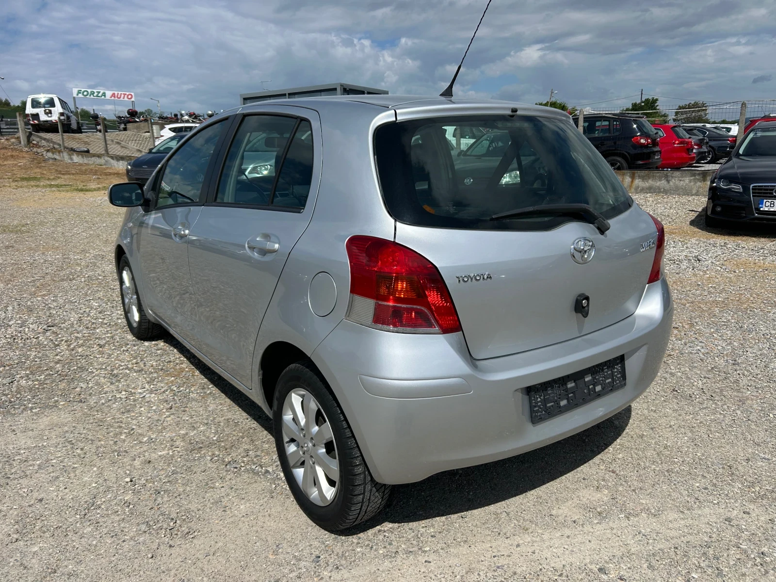Toyota Yaris Nova -PERFEKT, снимка 6 - Автомобили и джипове - 54571346