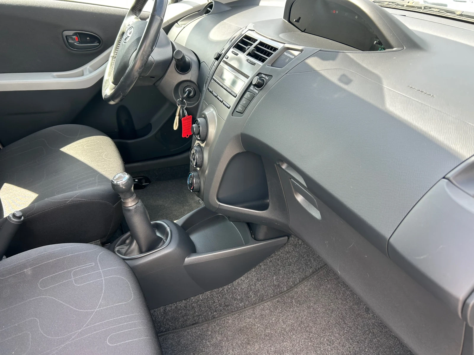 Toyota Yaris Nova -PERFEKT, снимка 11 - Автомобили и джипове - 54571346