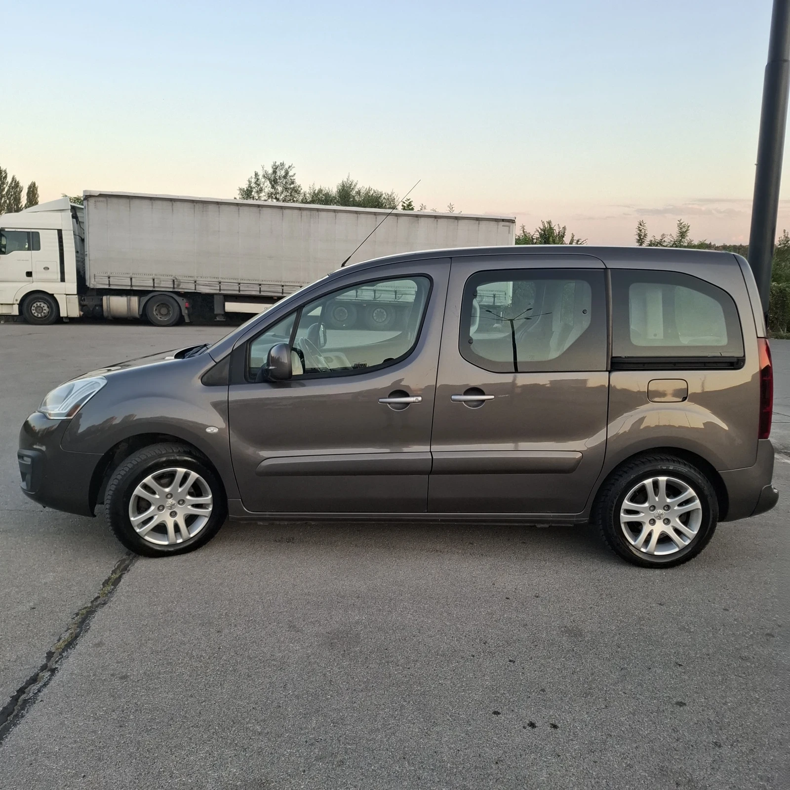 Citroen Berlingo, снимка 6 - Автомобили и джипове - 55619495