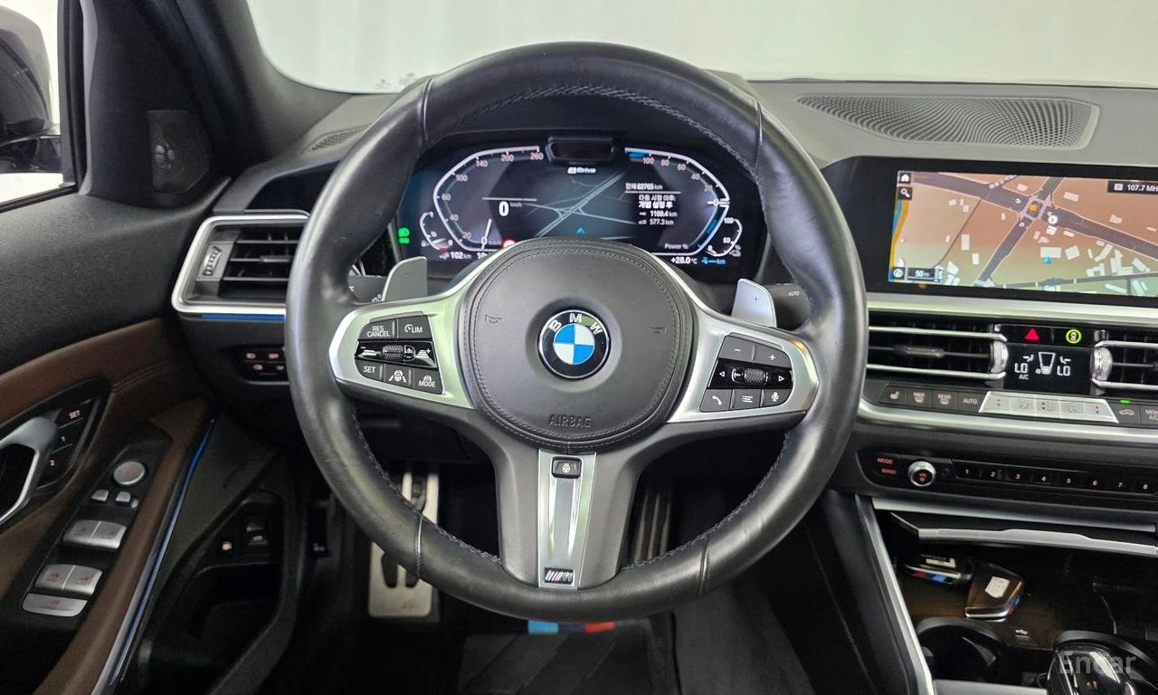 BMW 330 HYBRID* M* SPORT* HARMON* KARDON* ДИСТРОНИК* ХЕДЪП, снимка 7 - Автомобили и джипове - 55707595