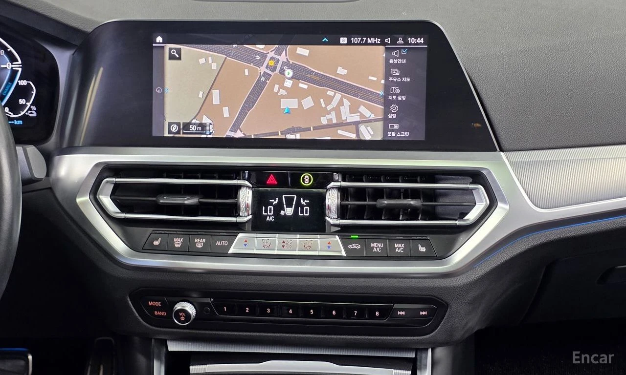 BMW 330 HYBRID* M* SPORT* HARMON* KARDON* ДИСТРОНИК* ХЕДЪП, снимка 8 - Автомобили и джипове - 55707595