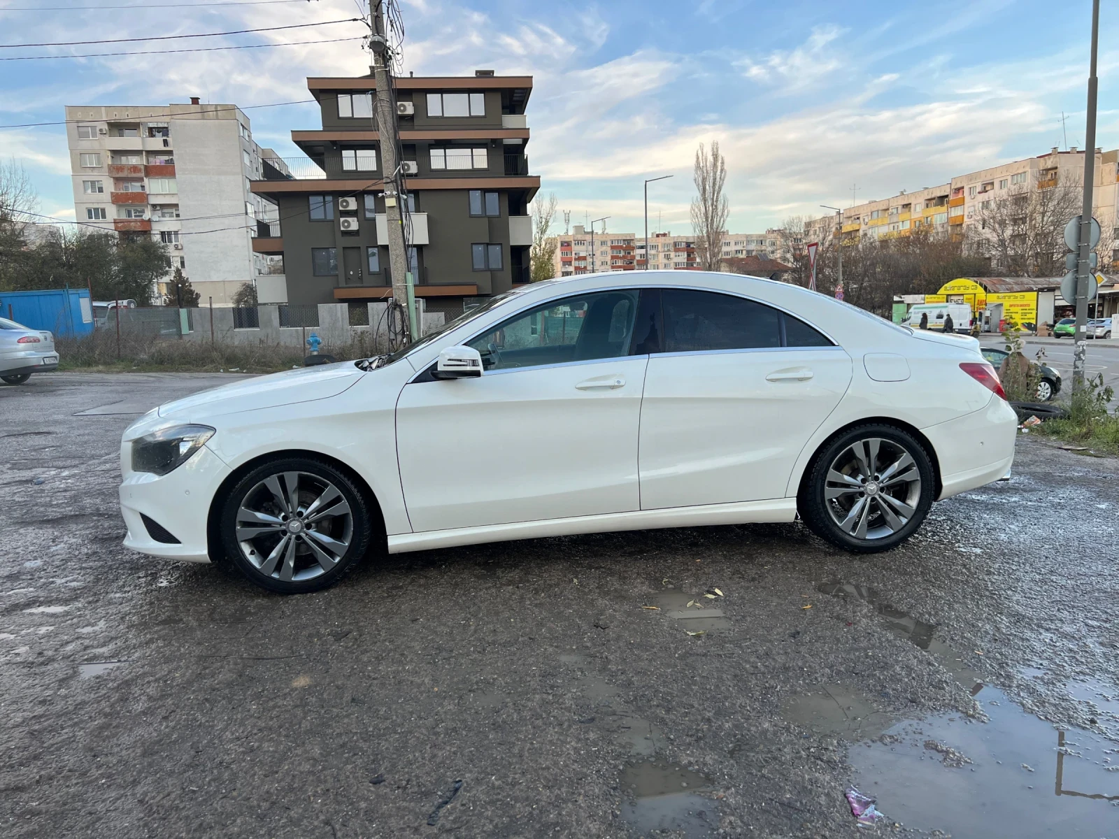 Mercedes-Benz CLA 200, снимка 5 - Автомобили и джипове - 55796868