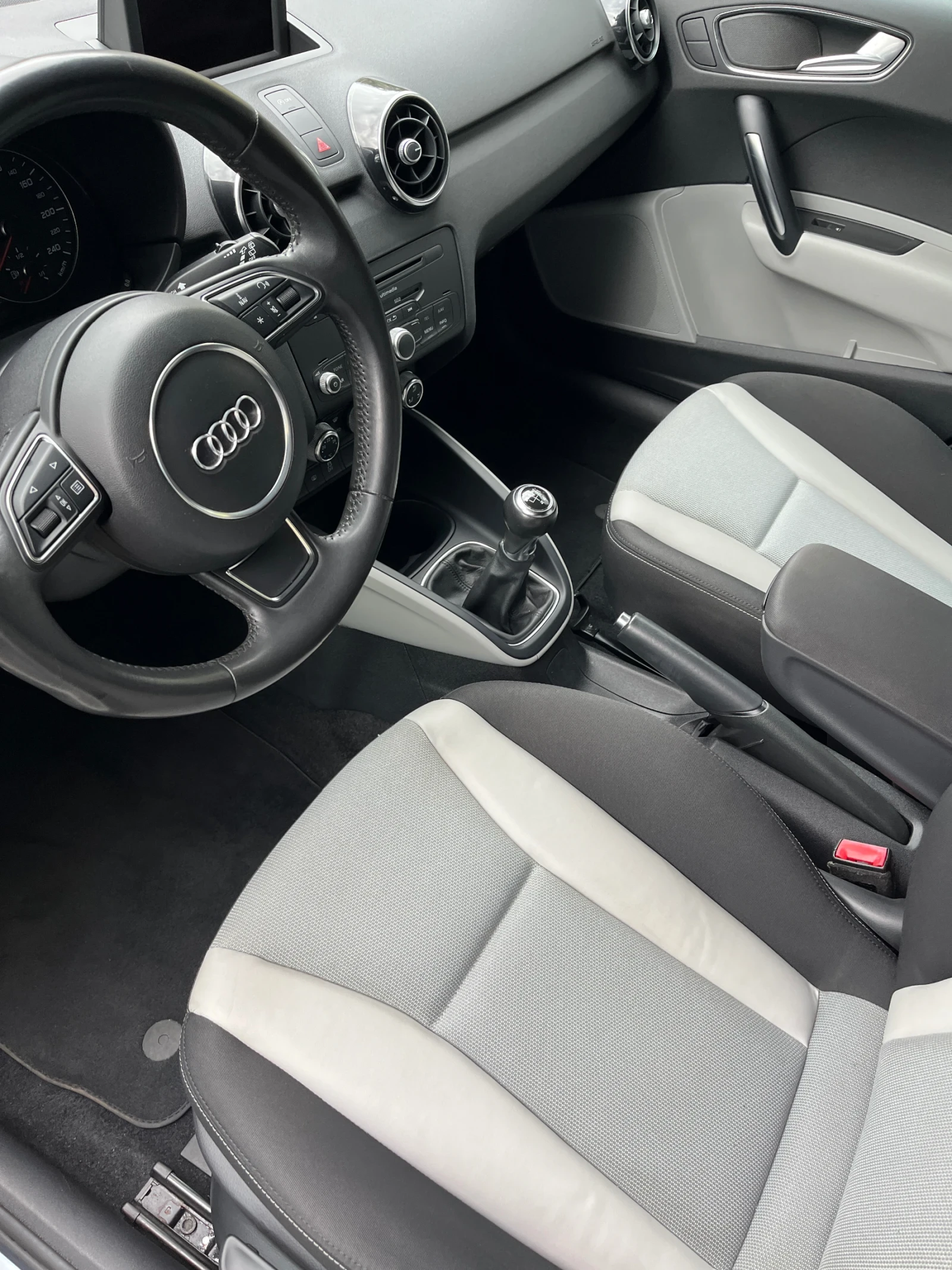 Audi A1 1.2TFSI, снимка 5 - Автомобили и джипове - 56158717