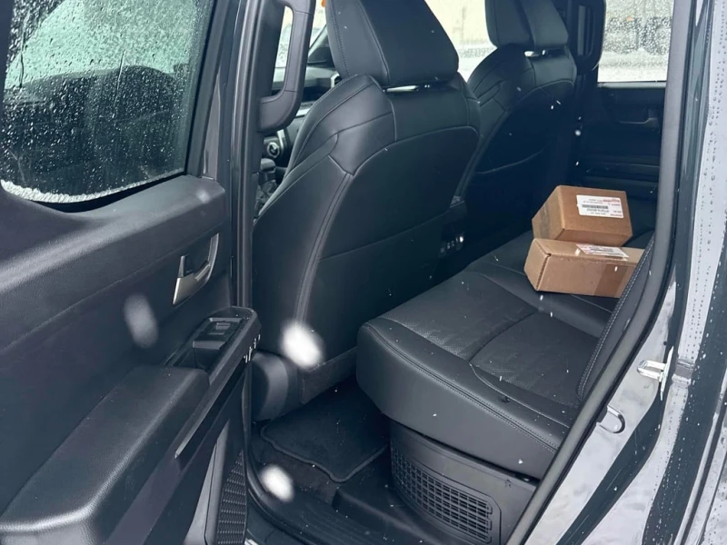 Toyota Tacoma * Hybrid * CARFAX * БЕЗ ПЪРВОНАЧАЛНА ВНОСКА, снимка 12 - Автомобили и джипове - 52990854