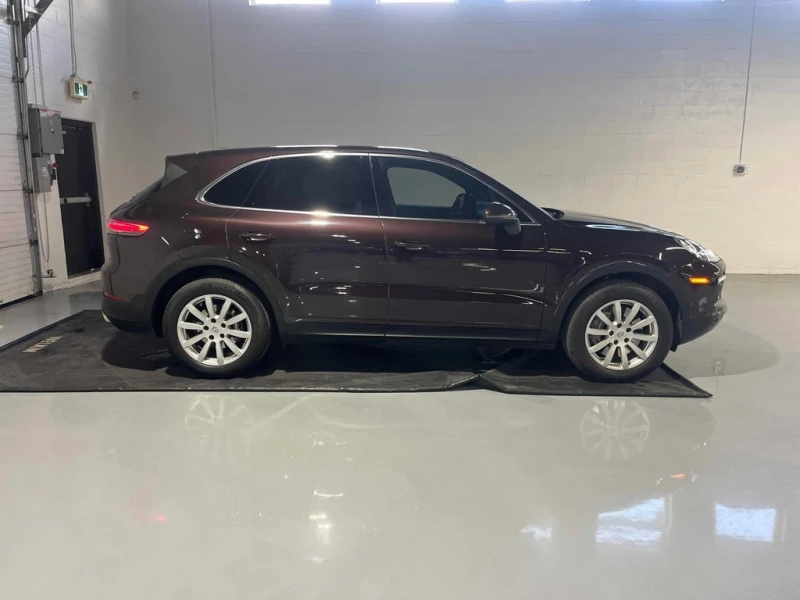 Porsche Cayenne 2022 AWD * CARFAX * БЕЗ ПЪРВОНАЧАЛНА ВНОСКА, снимка 4 - Автомобили и джипове - 53059211