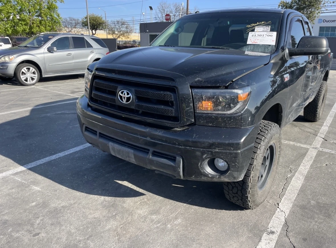Toyota Tundra 5.7 4x4 - изображение 2