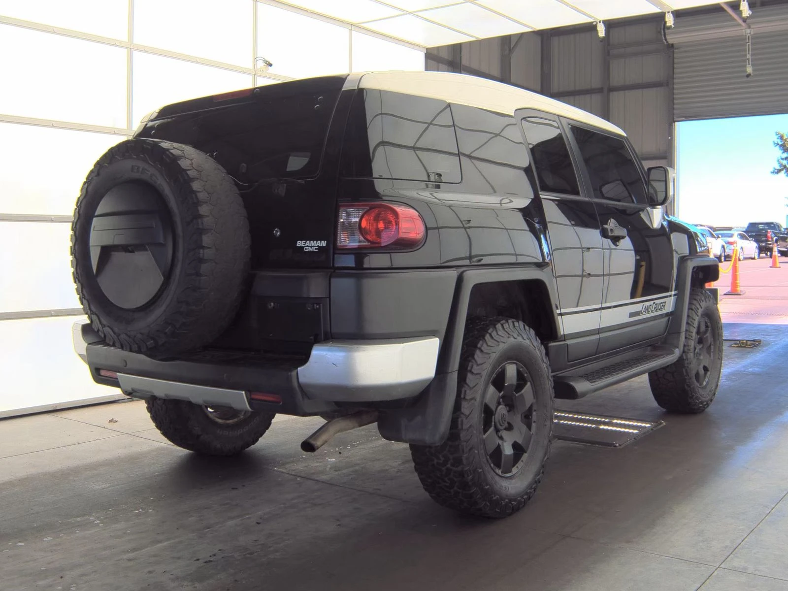Toyota Fj cruiser 2010 Toyota FJ Cruiser w/Rear Doors - изображение 5