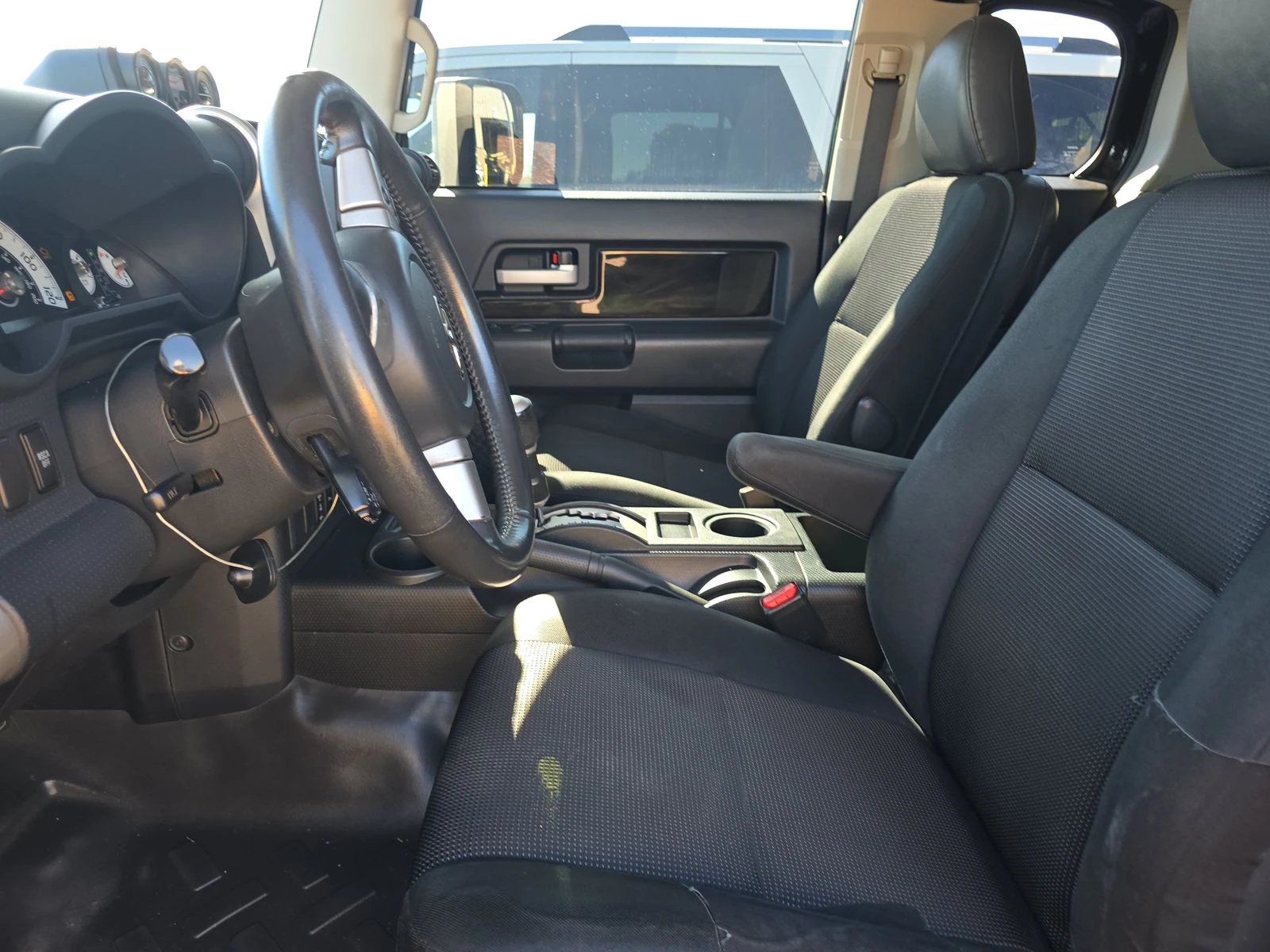 Toyota Fj cruiser 2010 Toyota FJ Cruiser w/Rear Doors - изображение 9