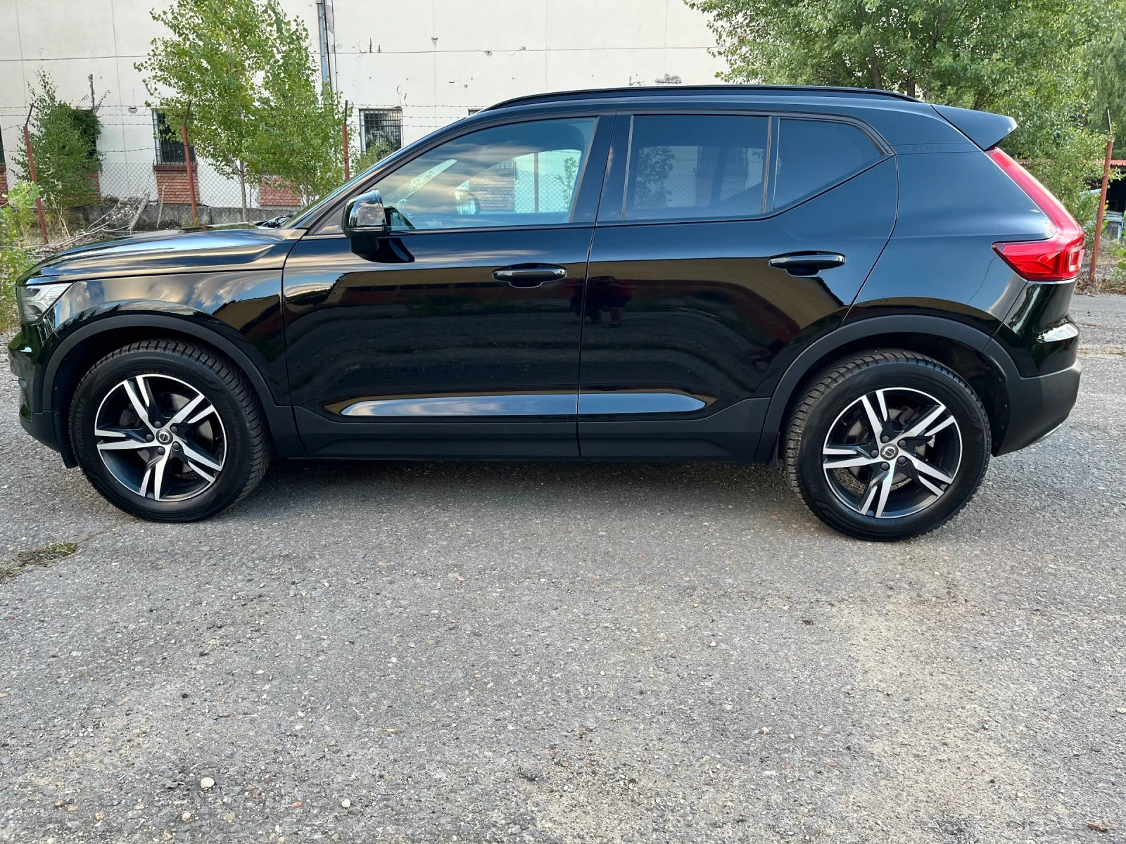 Volvo XC40 2.0 T R-design, снимка 5 - Автомобили и джипове - 56067890