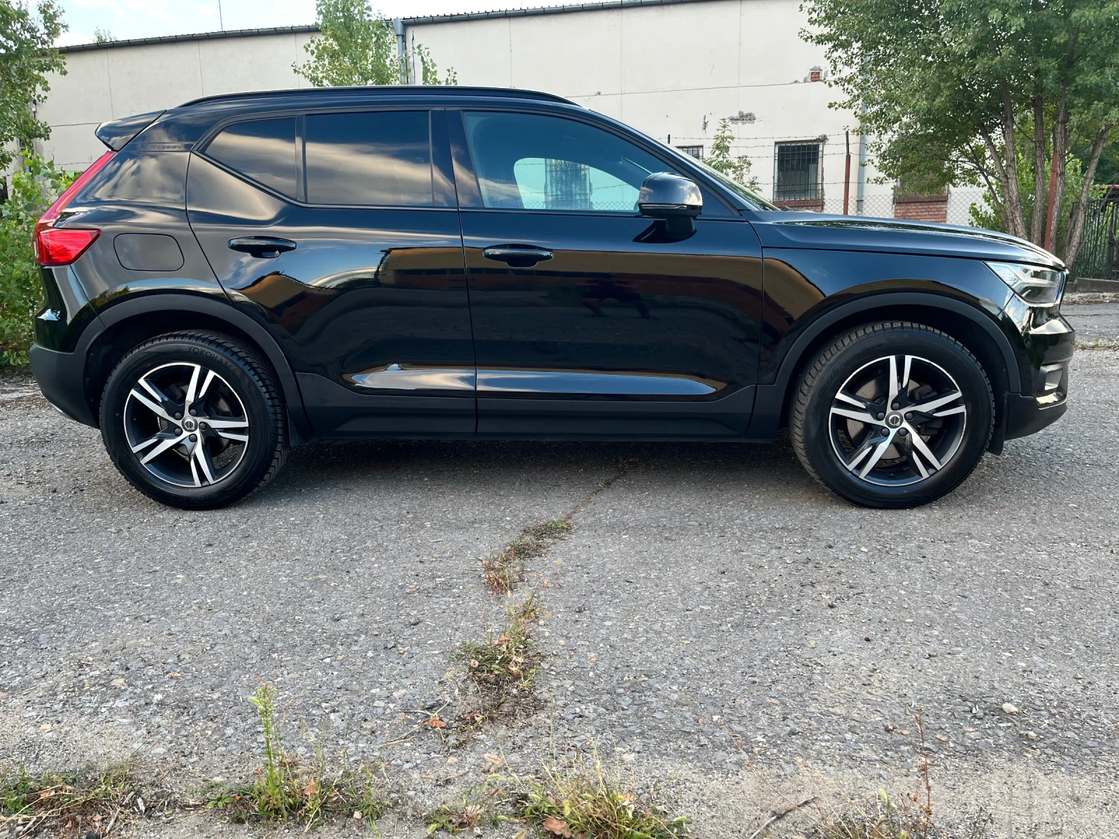Volvo XC40 2.0 T R-design, снимка 4 - Автомобили и джипове - 56067890
