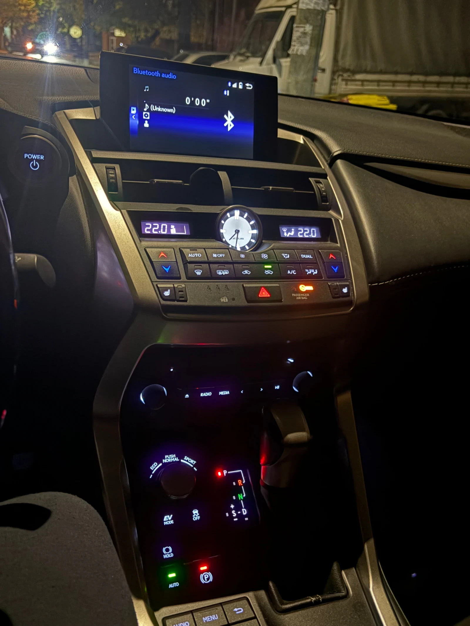 Lexus NX 300h Хибрид, снимка 16 - Автомобили и джипове - 56586424
