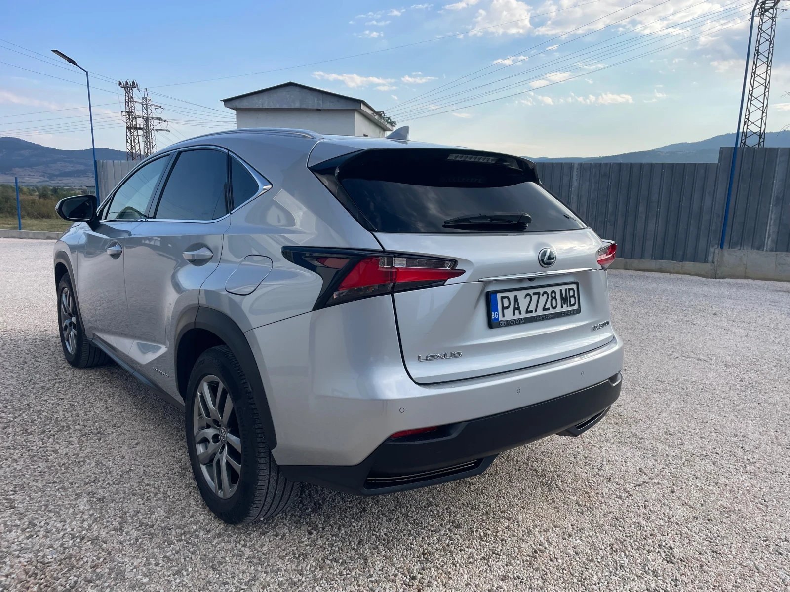 Lexus NX 300h Хибрид, снимка 5 - Автомобили и джипове - 56586424