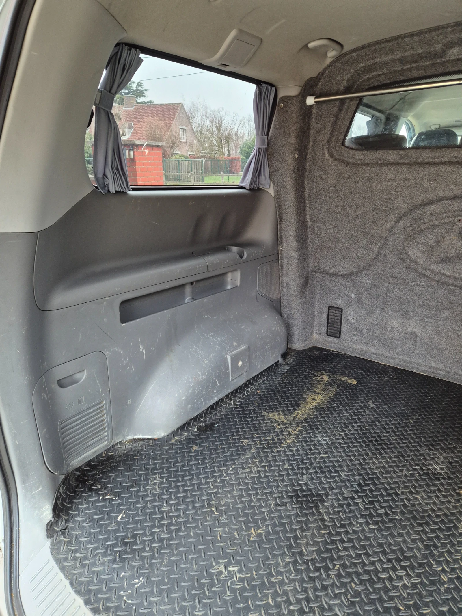 Hyundai H1 2.5D 170к.с. - изображение 8