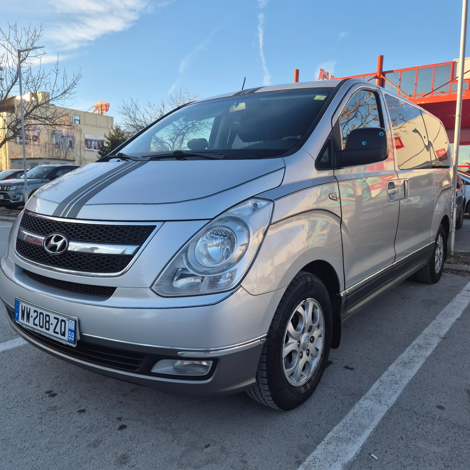 Hyundai H1 2.5D 170к.с. - изображение 2