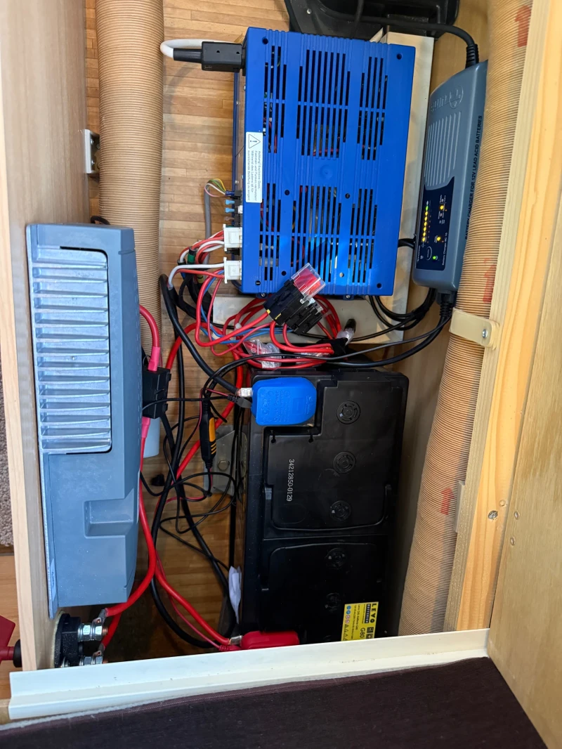 Каравана Dethleffs Camper Форцелт, Газов бойлер, мувър и други, снимка 14 - Каравани и кемпери - 51725412