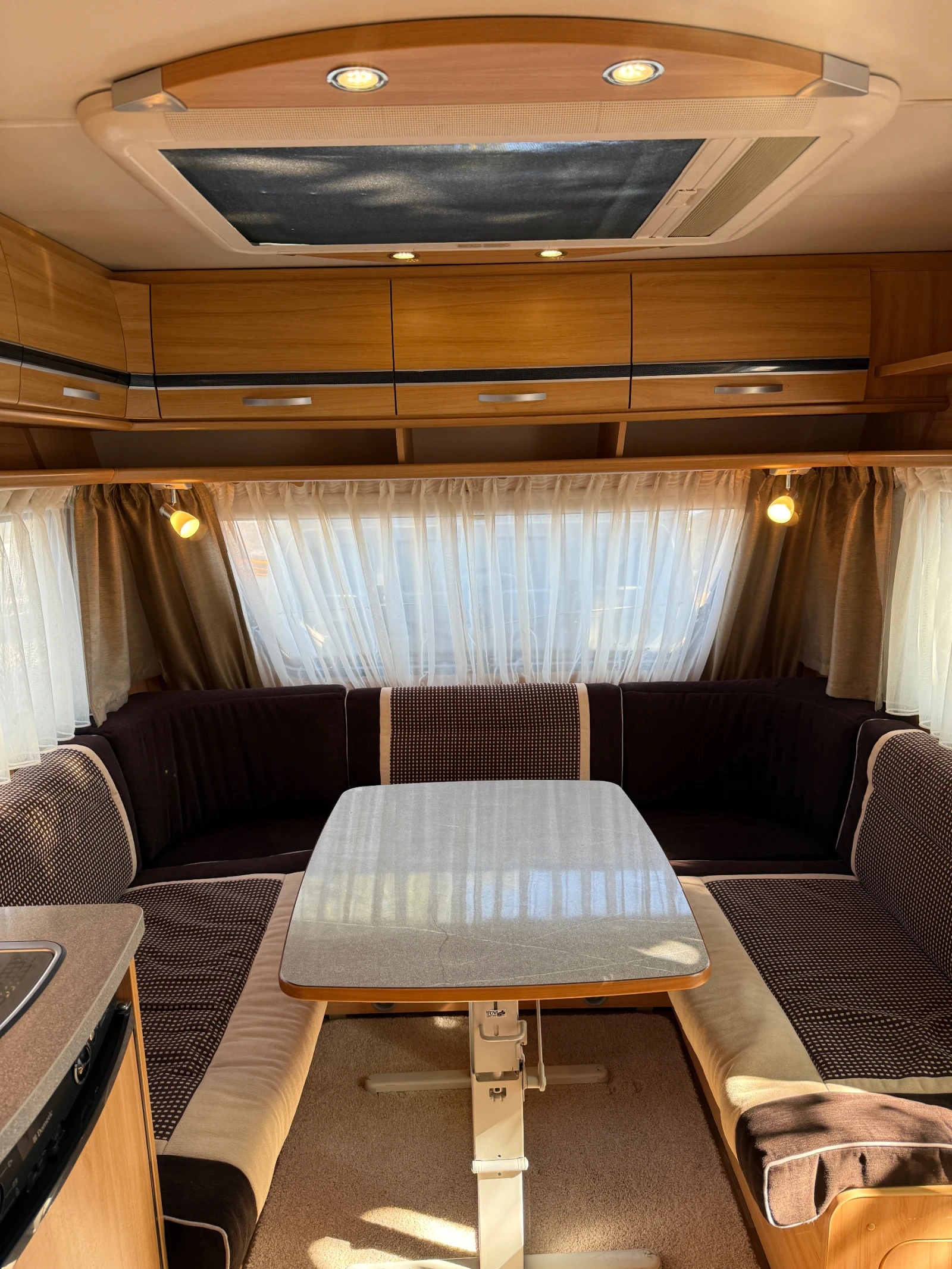 Каравана Dethleffs Camper Форцелт, Газов бойлер, мувър и други - изображение 6