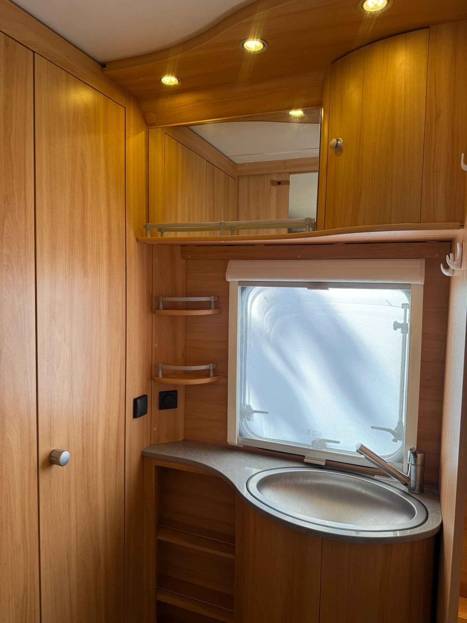 Каравана Dethleffs Camper Форцелт, Газов бойлер, мувър и други - изображение 9