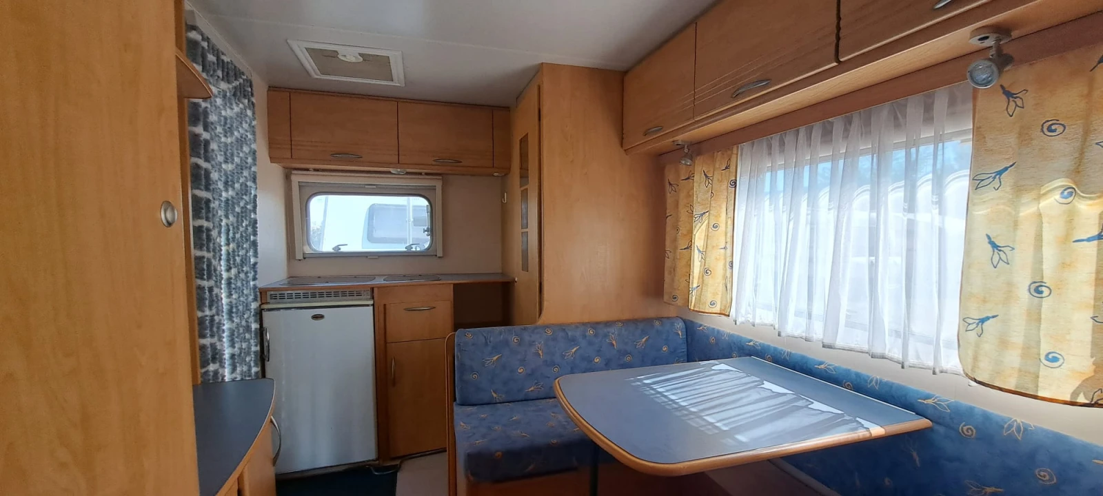Каравана Caravelair 440, снимка 8 - Каравани и кемпери - 56274146