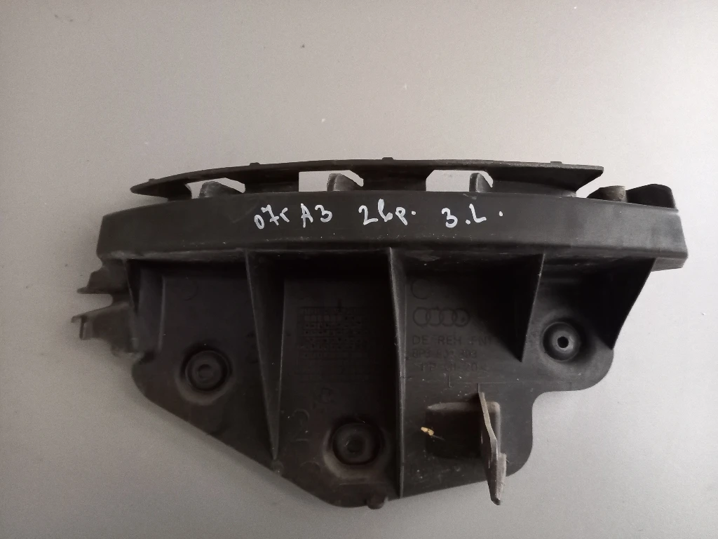 Водач задна броня ляв Ауди А3 2.0тди куатро 2врати