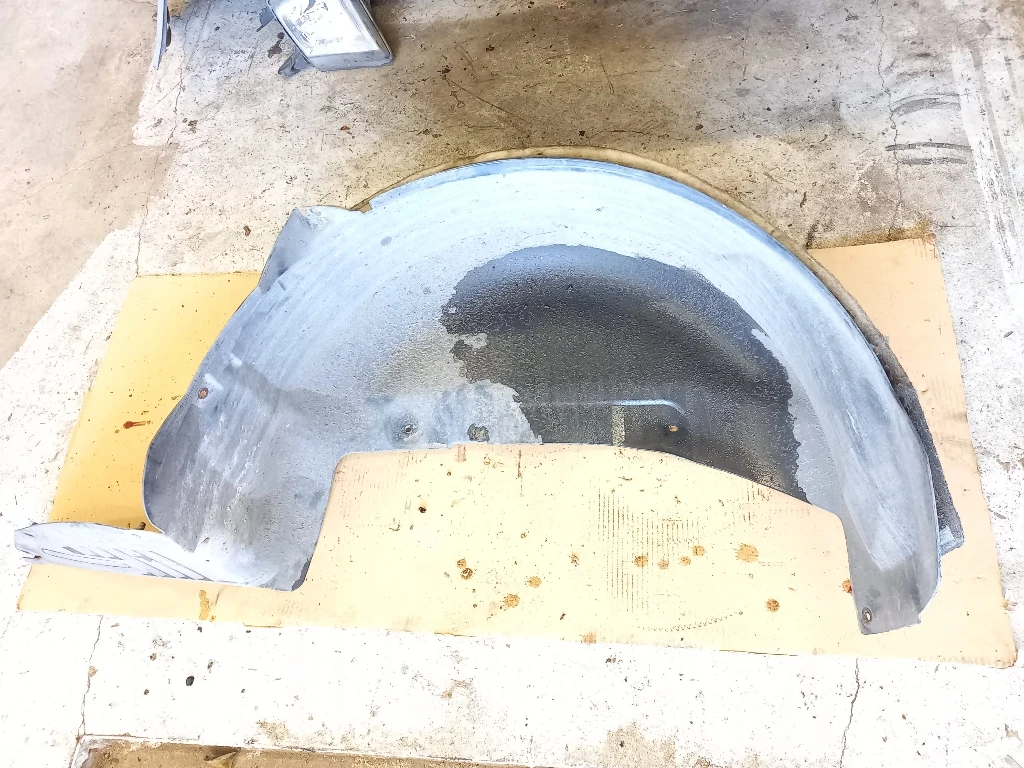 Подкалник заден десен Пежо 407 2.0хди комби (к), снимка 1 - Части - 53549427