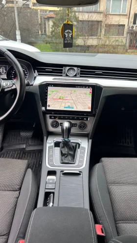 VW Passat 2.0TDI DSG Higline Навигация/Подгрев/Full LED, снимка 13