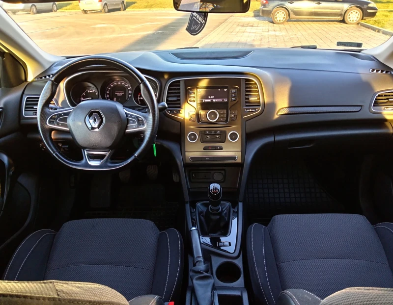 Renault Megane 1.6i Limo газ-бензин, снимка 12 - Автомобили и джипове - 53113519