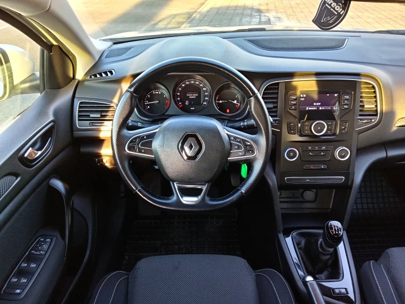 Renault Megane 1.6i Limo газ-бензин, снимка 13 - Автомобили и джипове - 53113519