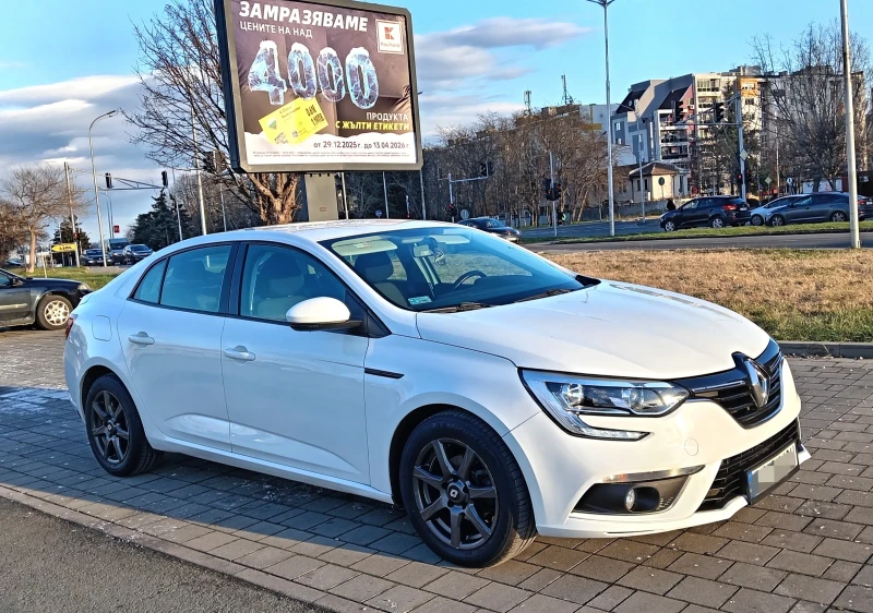 Renault Megane 1.6i Limo газ-бензин, снимка 3 - Автомобили и джипове - 53113519