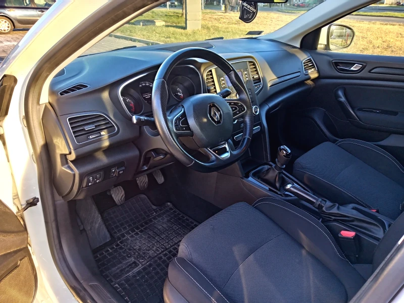 Renault Megane 1.6i Limo газ-бензин, снимка 9 - Автомобили и джипове - 53113519