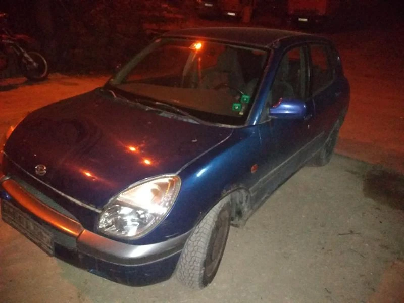 Daihatsu Sirion 1.0 автоматик, снимка 1 - Автомобили и джипове - 26989046