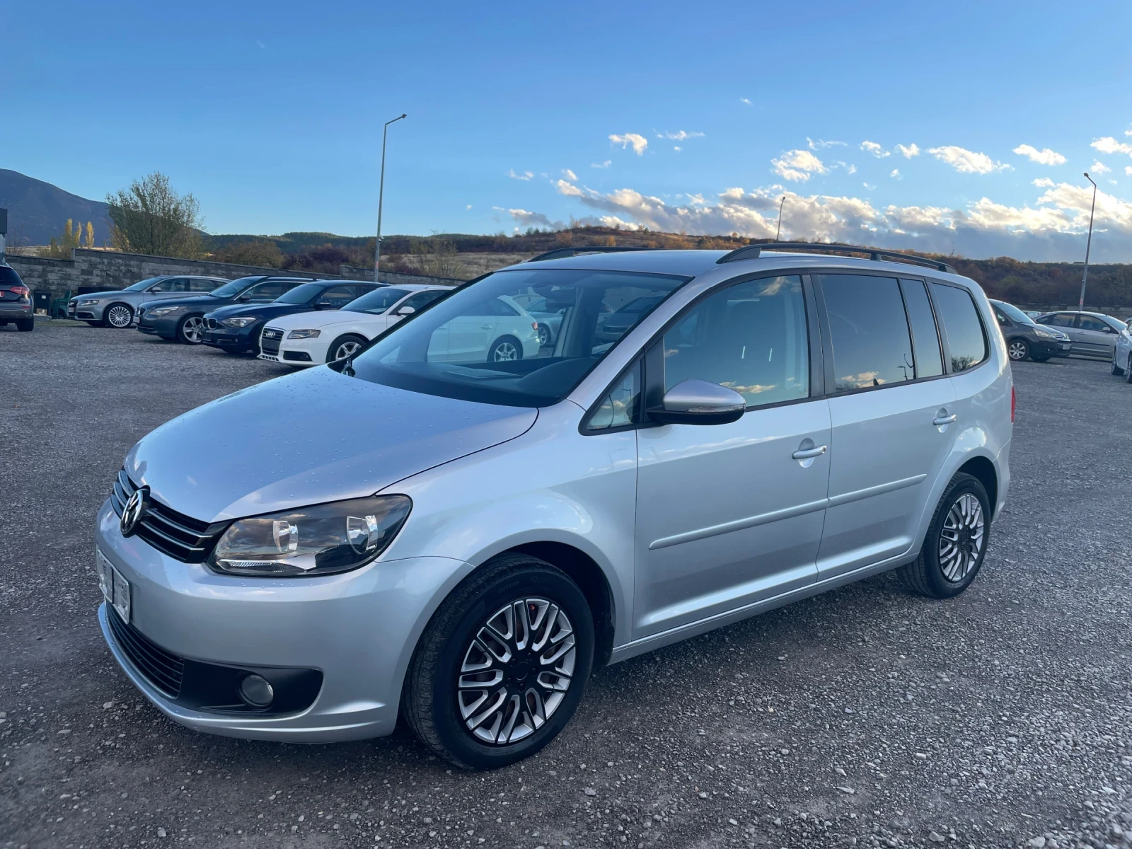 VW Touran 1.6TDI 6+ 1 HIGHLINE NAVI | Mobile.bg — изображение 1