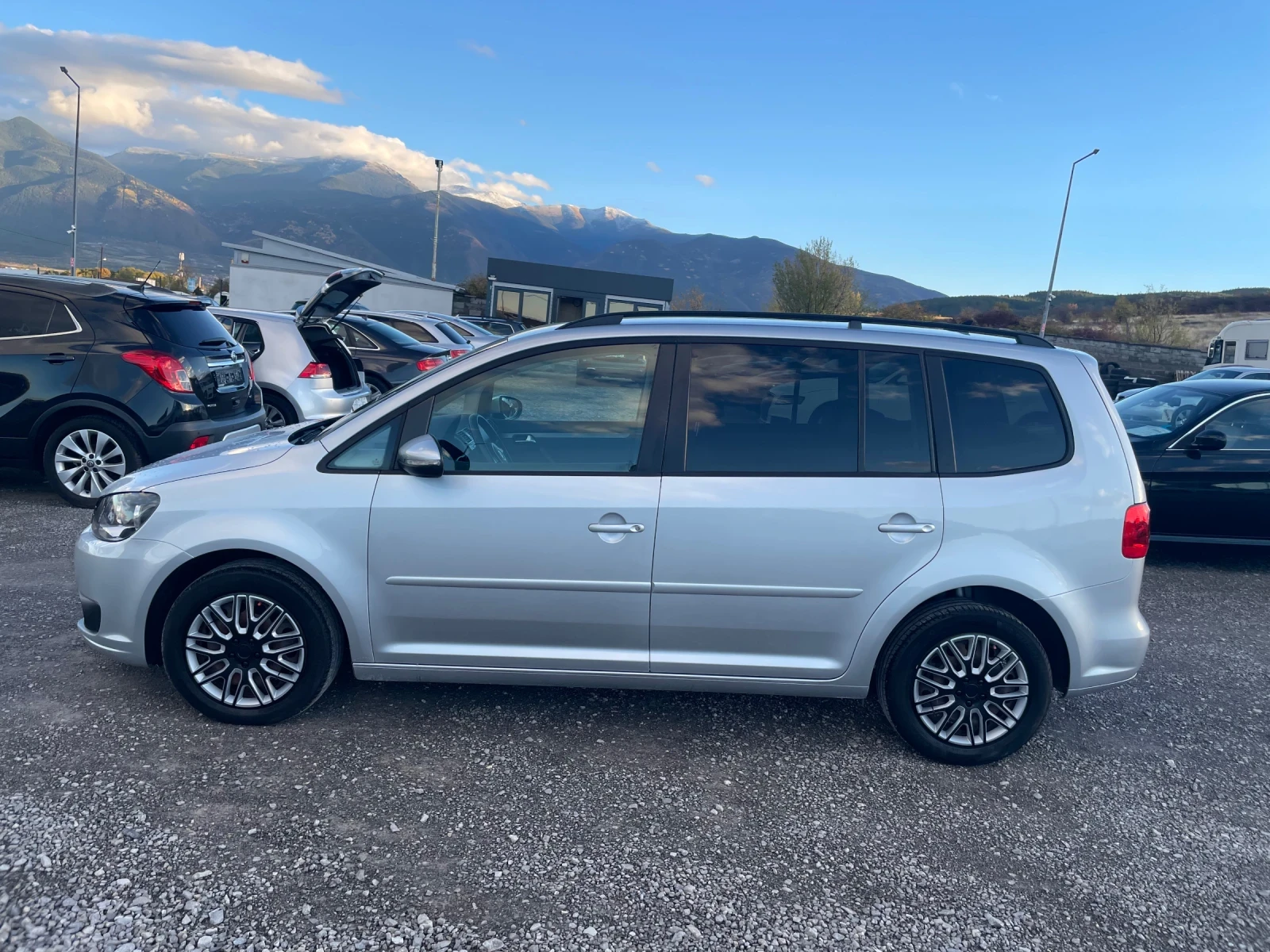 VW Touran 1.6TDI 6+ 1 HIGHLINE NAVI | Mobile.bg — изображение 4