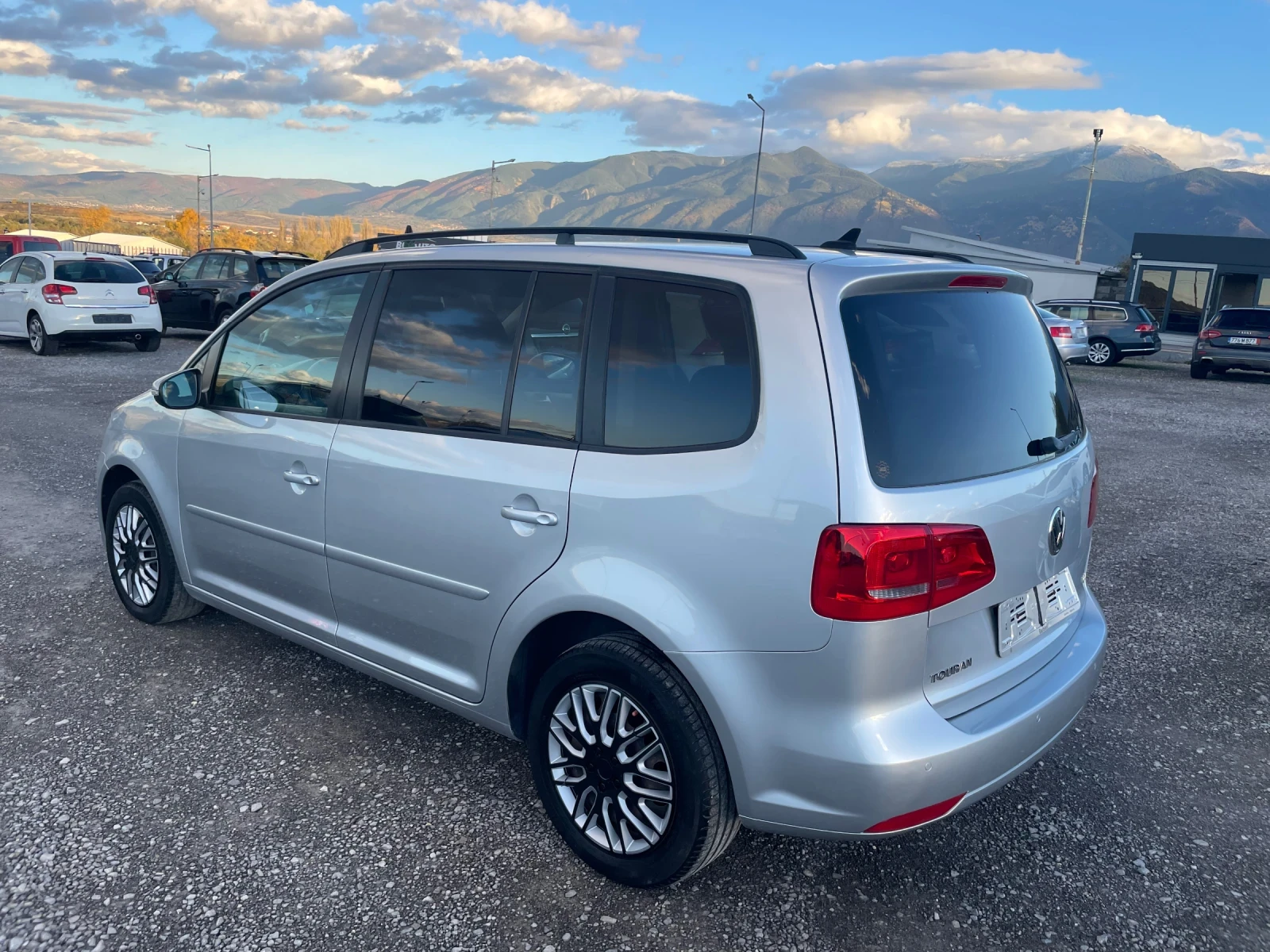 VW Touran 1.6TDI 6+ 1 HIGHLINE NAVI | Mobile.bg — изображение 9