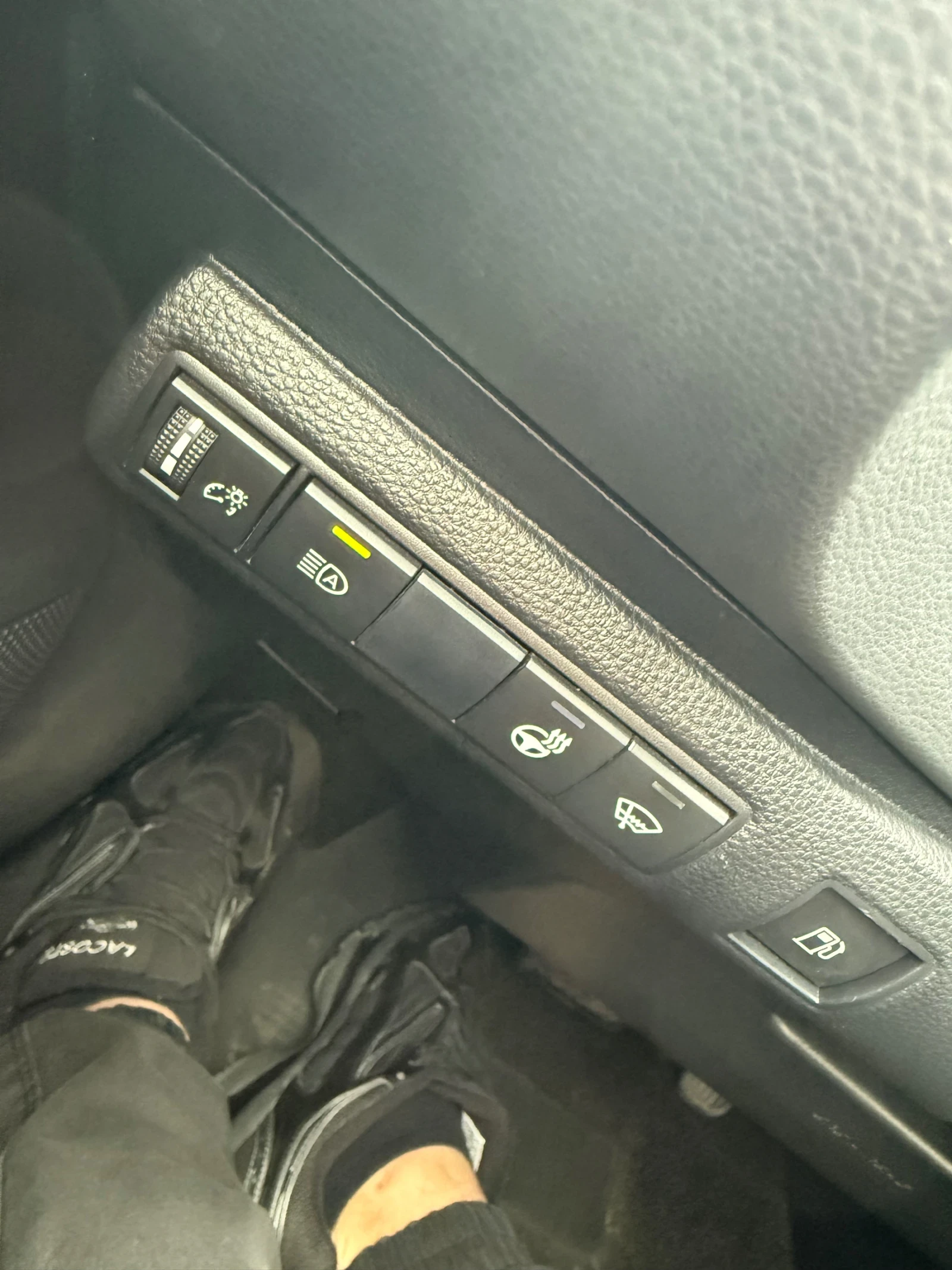 Toyota Corolla 1.8 HEV - изображение 7