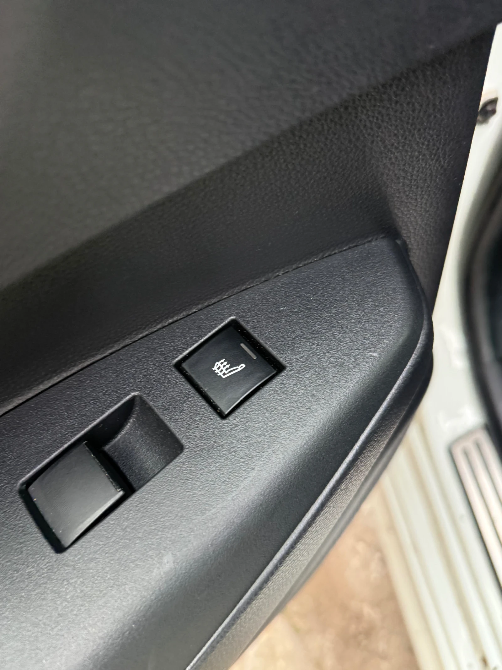 Toyota Corolla 1.8 HEV, снимка 11 - Автомобили и джипове - 53765689