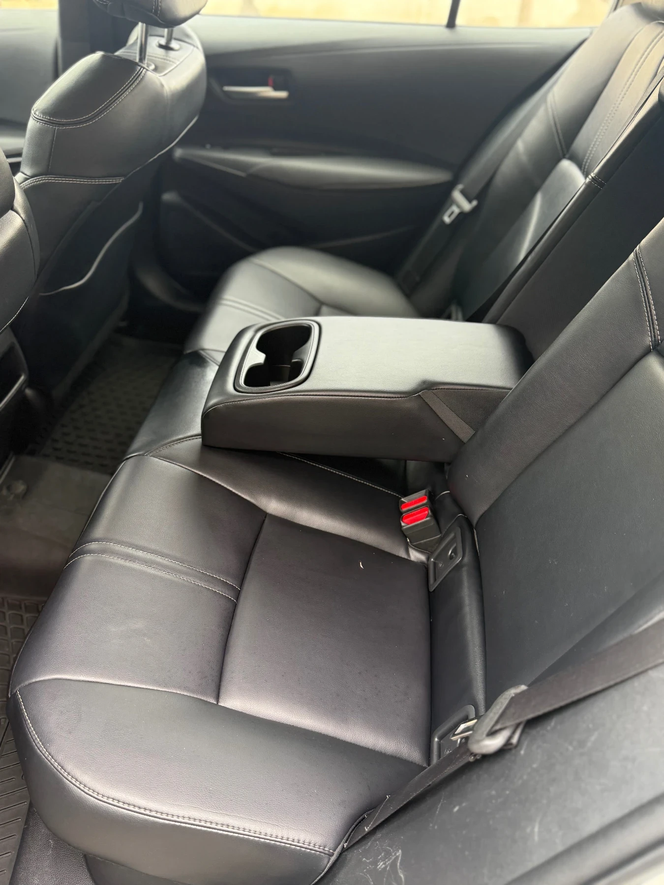 Toyota Corolla 1.8 HEV, снимка 14 - Автомобили и джипове - 53765689