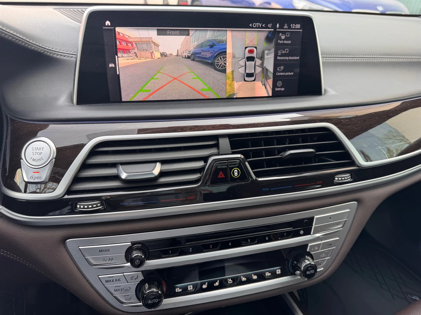 BMW 750 xDrive, снимка 13 - Автомобили и джипове - 53907749