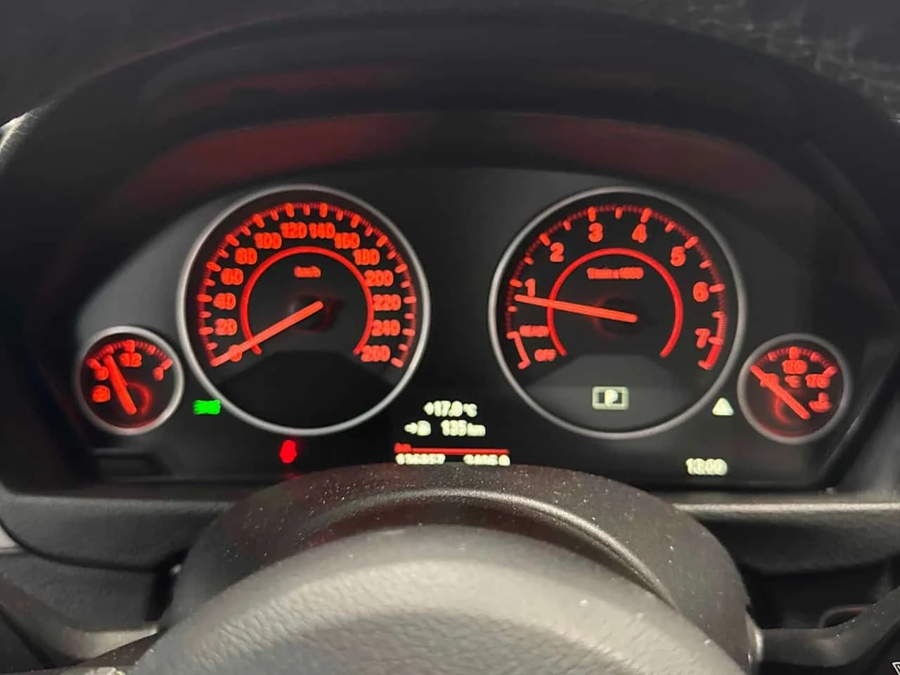 BMW 330 i xDrive/CARFAX/ШИБИДАХ/ПОДГРЕВИ/БЕЗ ИНЦИДЕНТИ, снимка 8 - Автомобили и джипове - 54154634