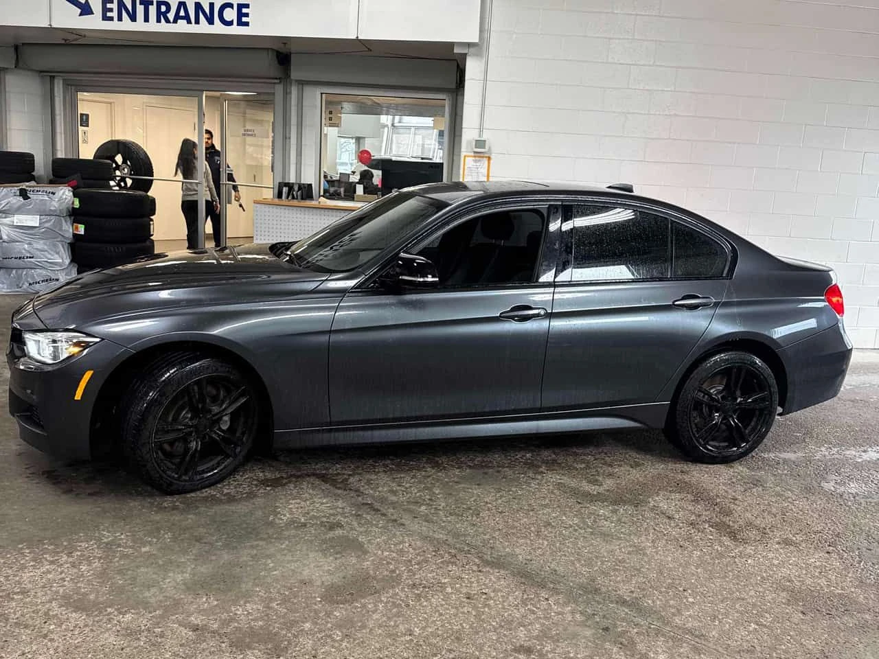 BMW 330 i xDrive/CARFAX/ШИБИДАХ/ПОДГРЕВИ/БЕЗ ИНЦИДЕНТИ, снимка 3 - Автомобили и джипове - 54154634