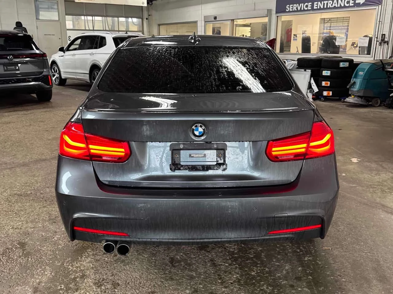 BMW 330 i xDrive/CARFAX/ШИБИДАХ/ПОДГРЕВИ/БЕЗ ИНЦИДЕНТИ, снимка 5 - Автомобили и джипове - 54154634