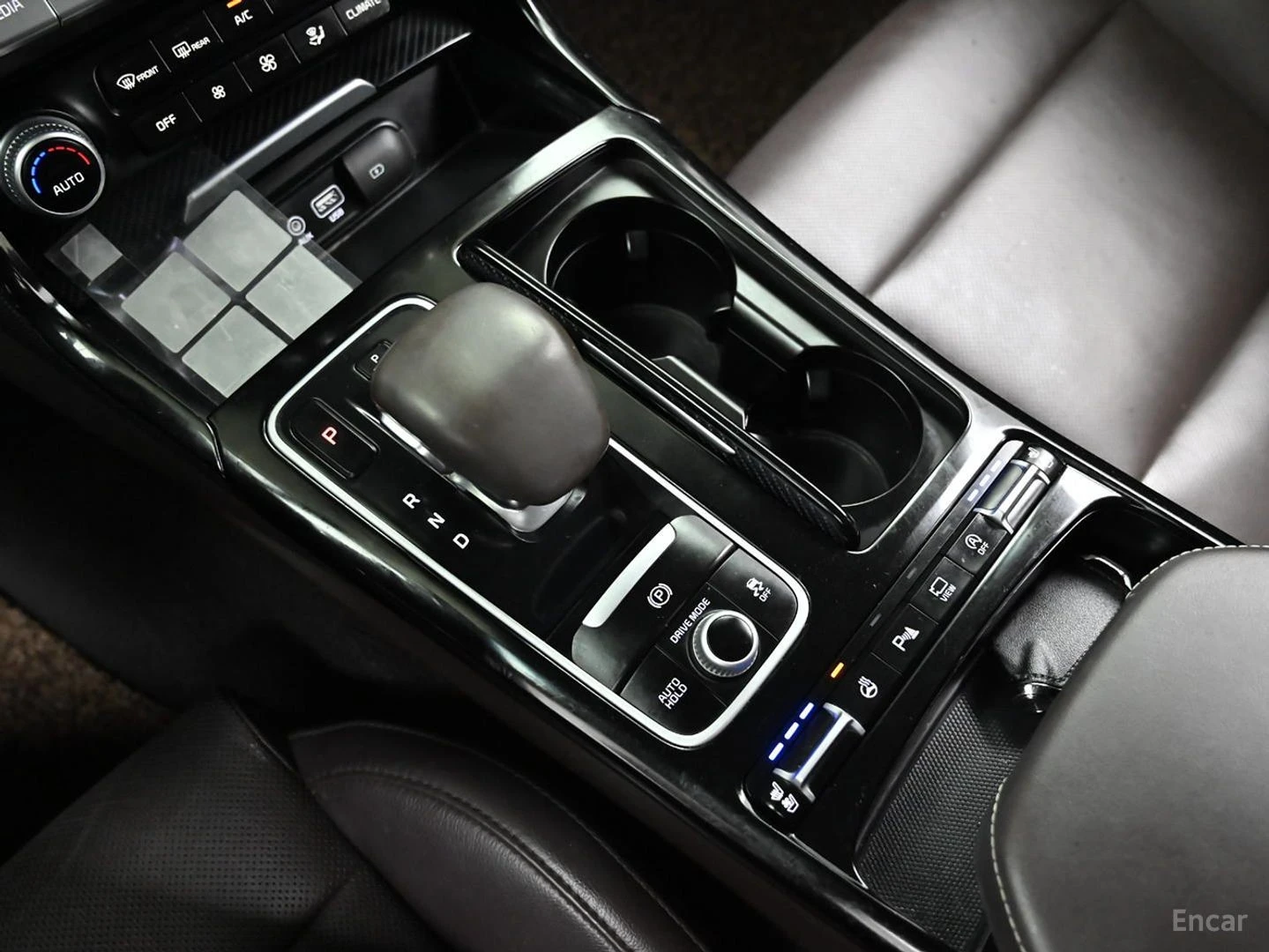 Kia Stinger * ПАНО* KEYLESS* Camera* ПОДГРЕВ* , снимка 8 - Автомобили и джипове - 55656634