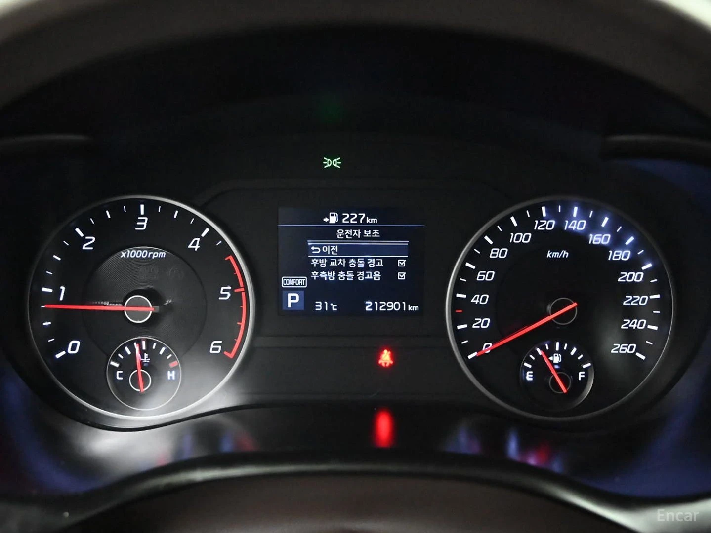 Kia Stinger * ПАНО* KEYLESS* Camera* ПОДГРЕВ* , снимка 7 - Автомобили и джипове - 55656634
