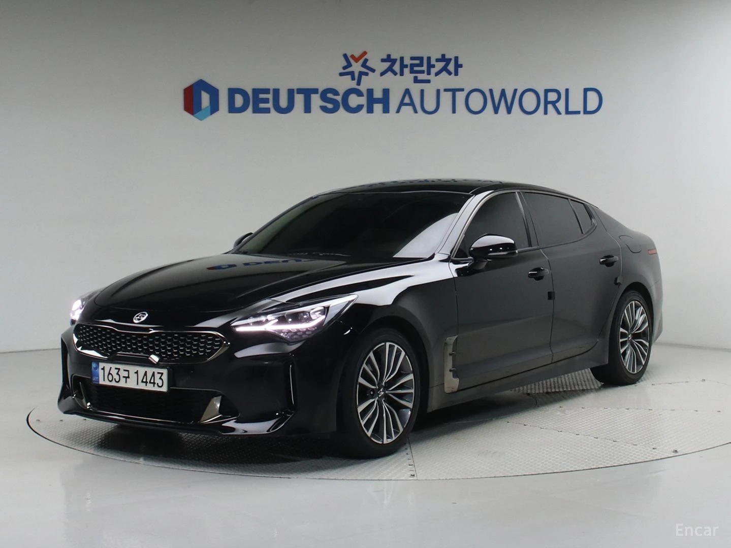 Kia Stinger * ПАНО* KEYLESS* Camera* ПОДГРЕВ* , снимка 3 - Автомобили и джипове - 55656634