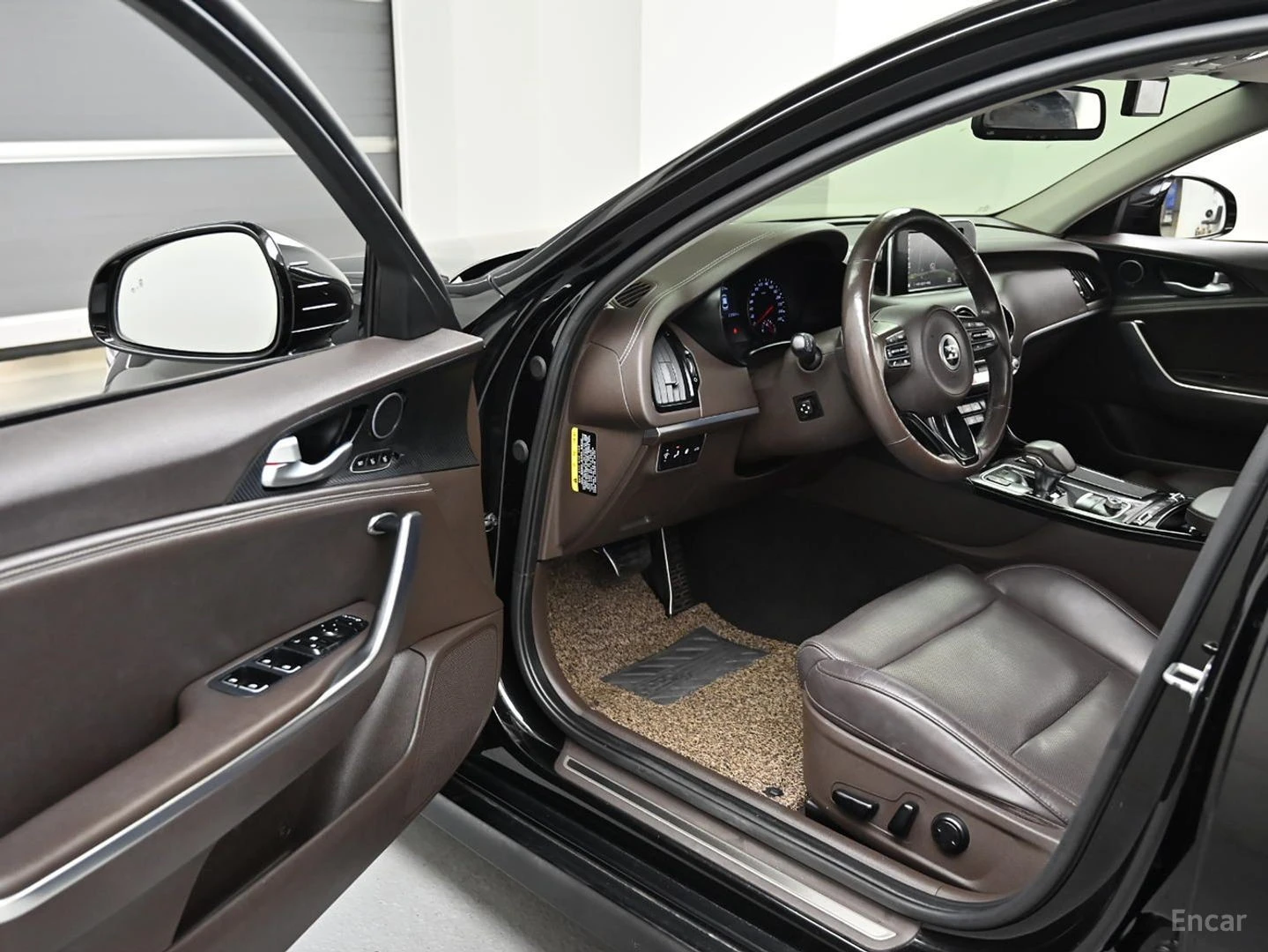 Kia Stinger * ПАНО* KEYLESS* Camera* ПОДГРЕВ* , снимка 10 - Автомобили и джипове - 55656634