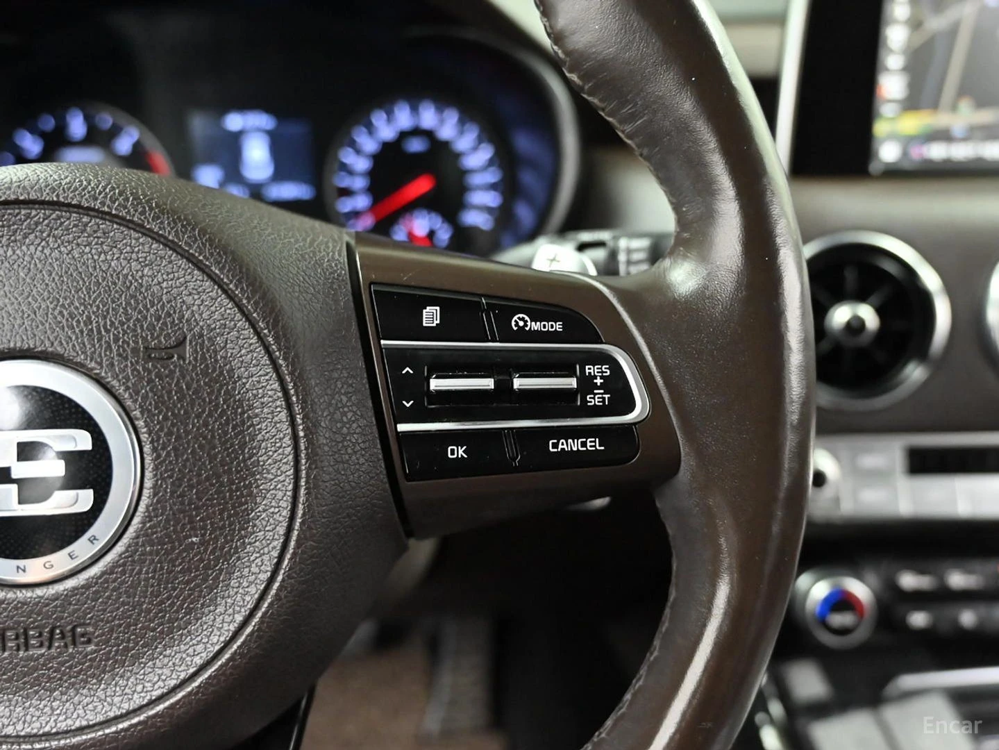 Kia Stinger * ПАНО* KEYLESS* Camera* ПОДГРЕВ* , снимка 16 - Автомобили и джипове - 55656634