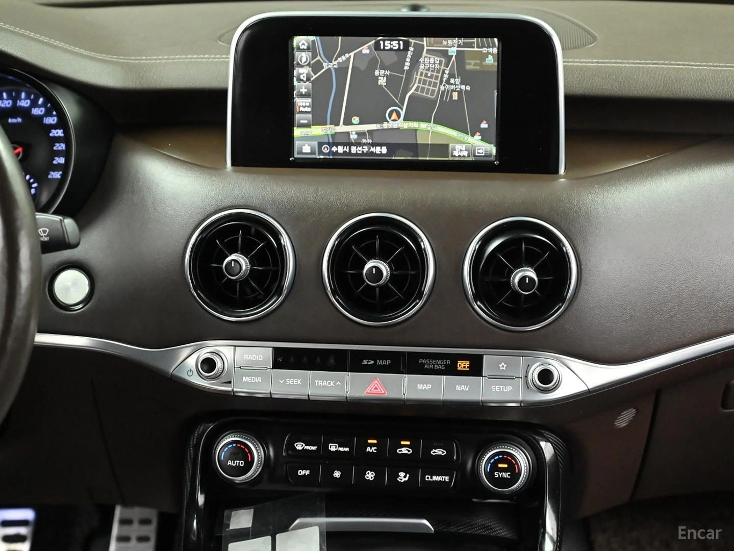 Kia Stinger * ПАНО* KEYLESS* Camera* ПОДГРЕВ* , снимка 13 - Автомобили и джипове - 55656634