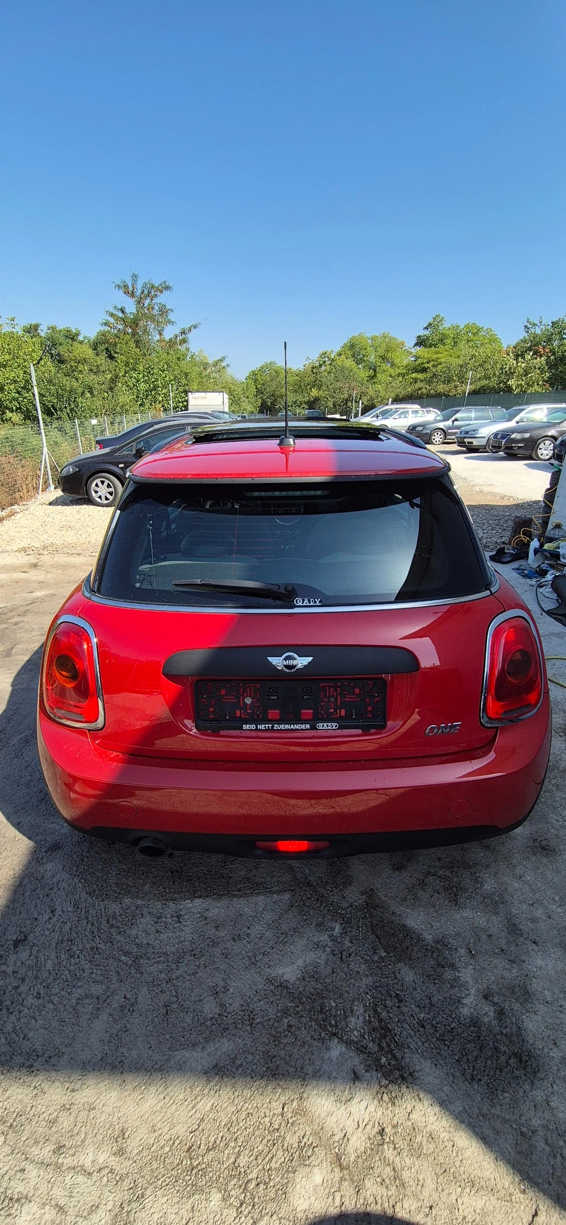 Mini One 1.2i Turbo* Панорама* ел.шибидах* спортен салон* , снимка 4 - Автомобили и джипове - 55988317